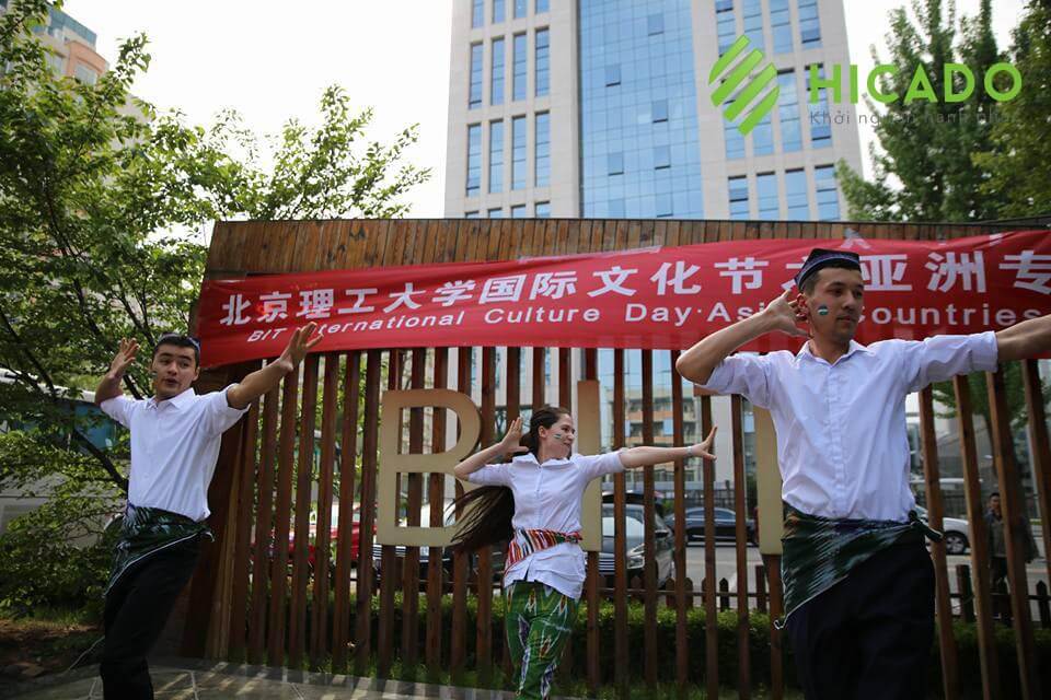 Sinh viên trường Đại học Công nghệ Bắc Kinh rất năng động